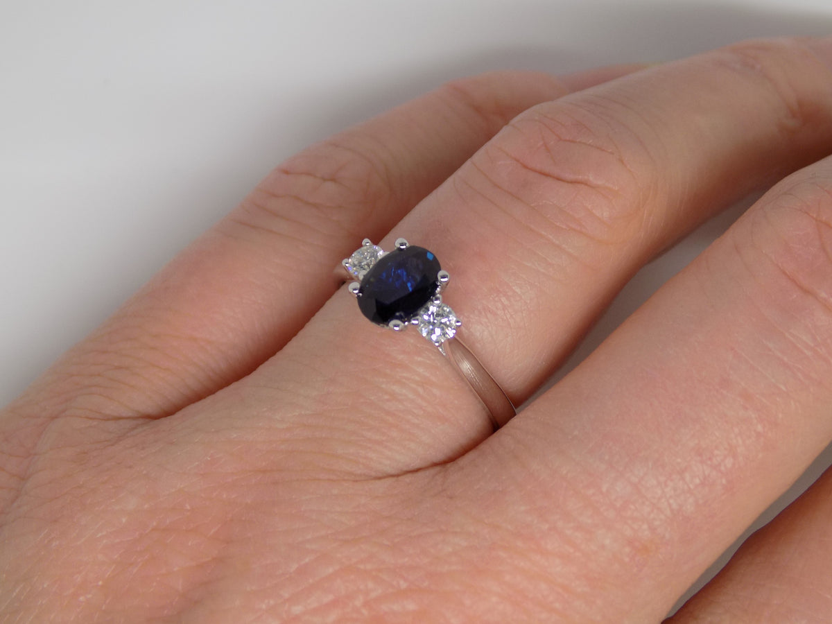 Best place to hot sale buy sapphire engagement ring