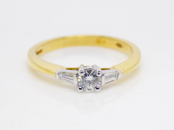 18ct Yellow Gold Round Brilliant Centre Diamond & Baguette Diamond Sides 3 Stone Ring SKU 8803078